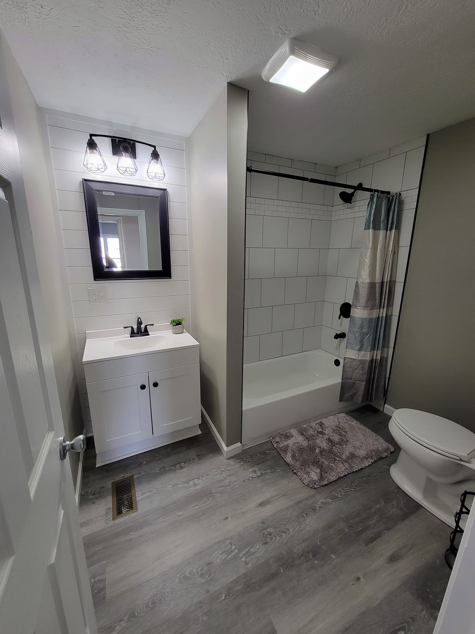 Bathroom Renovations in Massillon, OH | Rays Reconditioning LLC